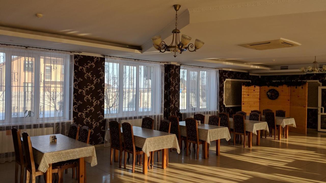 فندق Bila Krynytsya في  Karavan المظهر الخارجي الصورة